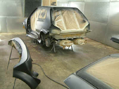 Black undercoat for colour change paint